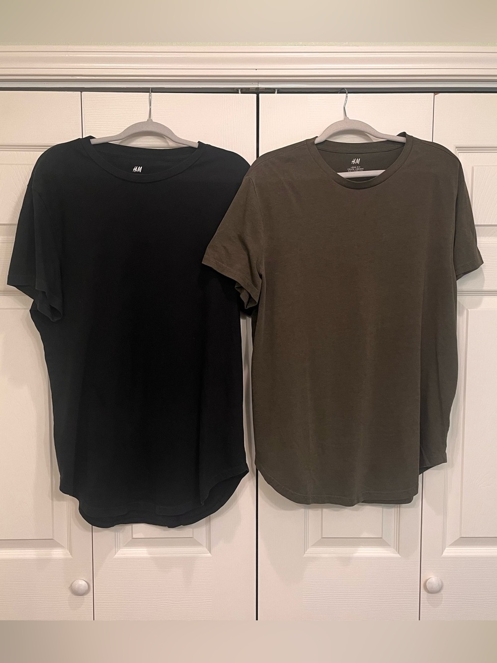 H&M Men’s Curved Hem Short Sleeve T-Shirts - Black & Olive Green